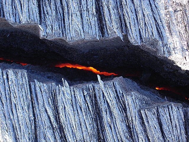 火山2图吃透明管用么_透明的火山石_火山绿色透明玻璃石图片