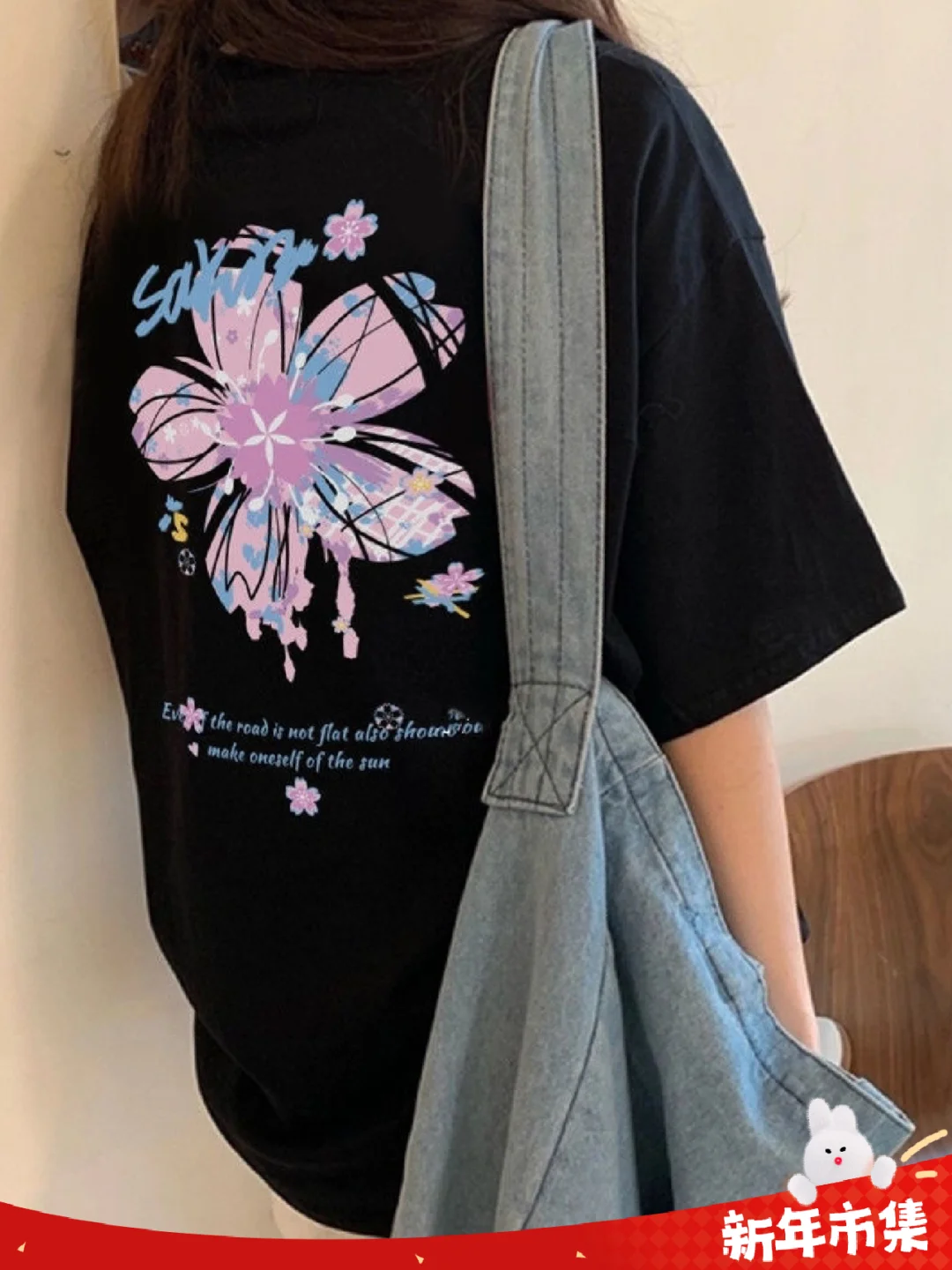 夏日清凉必备：时尚女装花短袖，让你成为街头最亮眼的风景