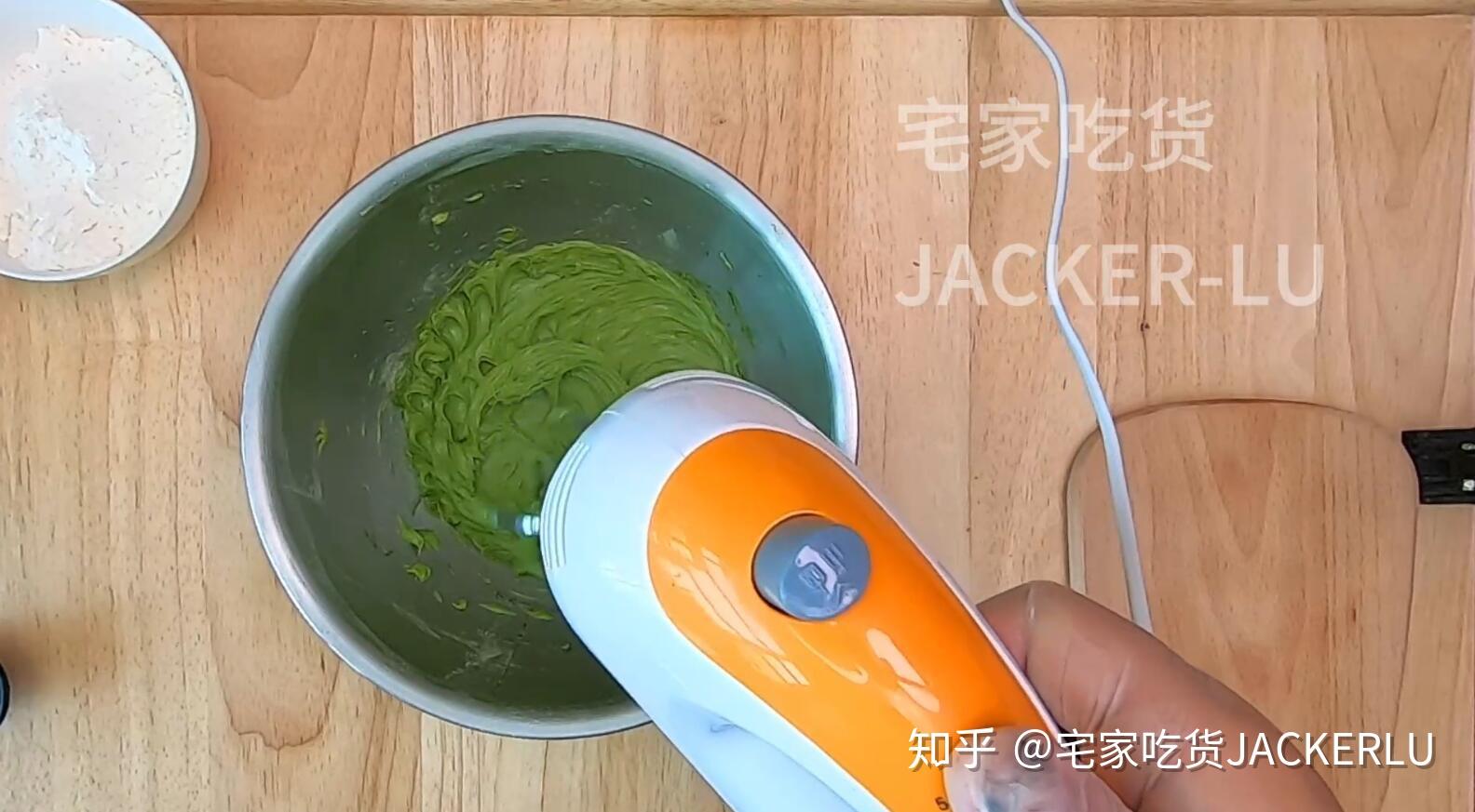 做蛋糕没有打蛋器-没有打蛋器也能做出美味蛋糕？看我如何用筷子搞定